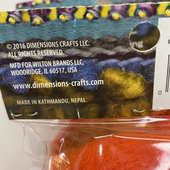 Dimensions FeltWorks Needle Felting Wool Roving Warm Orange Red Yellow 3 Packs - Picture 8 of 13